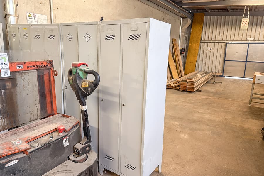 2 Metallspinde, je 2-türig 